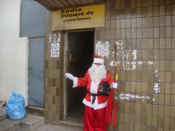 Momento Papai Noel(Imagem:reda&ccedil;ao)