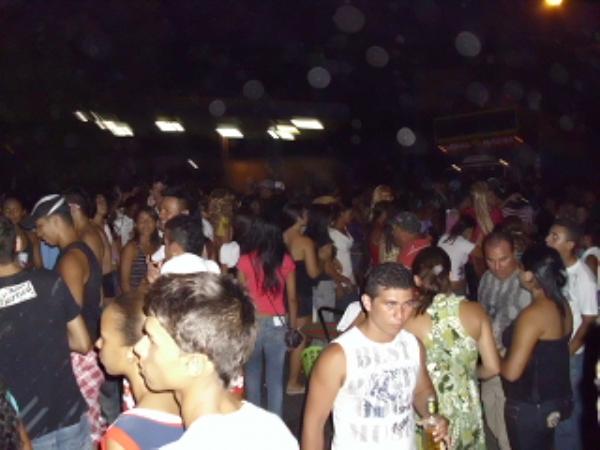 Curiosos e simpatizantes na concentra&ccedil;&atilde;o do evento(Imagem:L&eacute;o Miranda)
