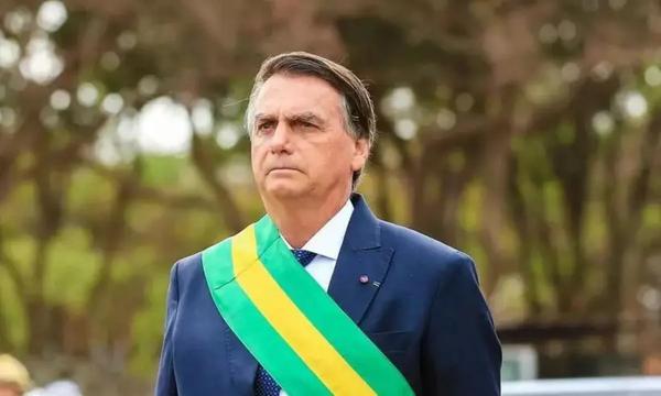 Bolsonaro afirma que vai passar "faixa" e se "recolher" caso perca eleição