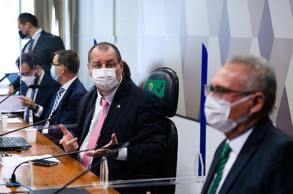 Bolsonaro tende a ser enquadrado em crime de responsabilidade pela CPI, diz Renan