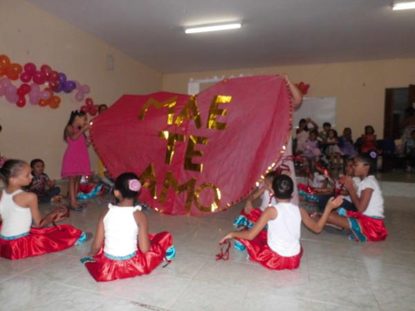 Educand&aacute;rio Pequeno Polegar realizou festa em homenagem ao Dia das M&atilde;es(Imagem:FlorianoNews)