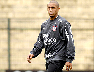 Timão perde Bruno César, mas terá voltas de Roberto Carlos e Dentinho