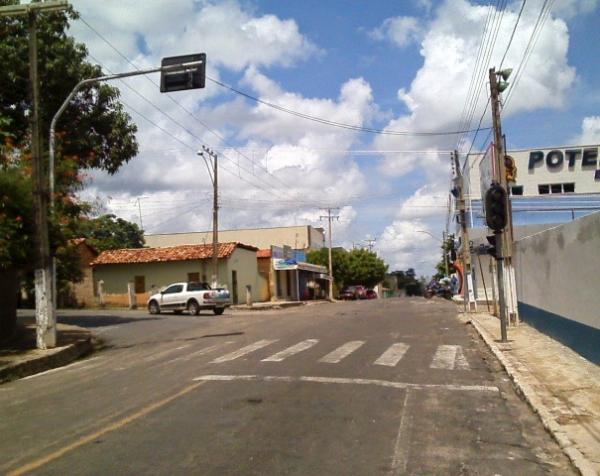 Estudante fica ferida em acidente entre automóvel e motocicleta em Floriano