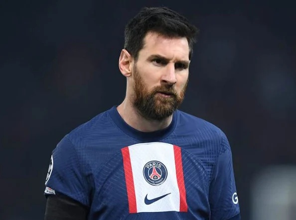 PSG encerra com Messi e clubes lutam pelo argentino