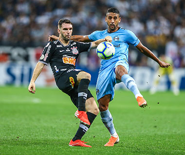Em jogo equilibrado, Corinthians e Grêmio ficam no empate em Itaquera