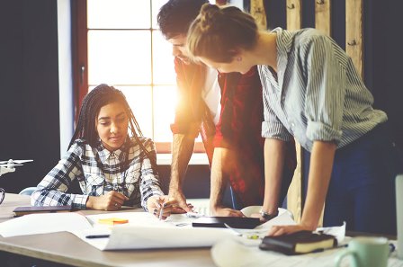 Jovens precisam ter resiliência e iniciativa, dizem executivos