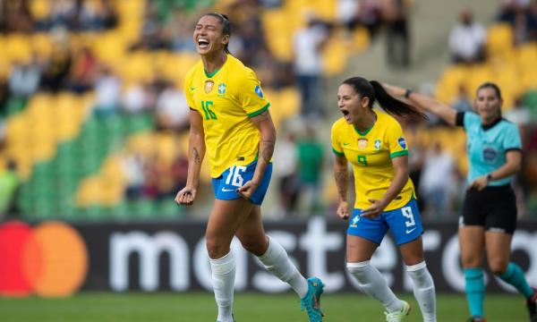 Brasil goleia a Venezuela e garante classificação para semifinal