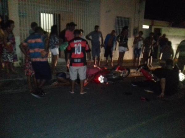 Colisão entre duas motos deixa três feridos em Floriano