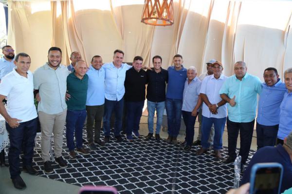 Ciro se reúne com prefeitos e lideranças em almoço promovido pelo deputado Fábio Xavier(Imagem:Ascom)