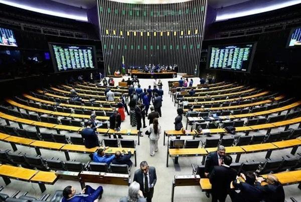 Novo projeto da centro-direita vira alternativa ao PL das Fake News no Congresso