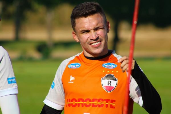Após lesão no River-PI, Bruninho expõe demora por cirurgia e atraso salarial: "Ninguém me dá apoio"