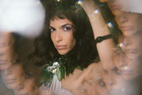 Illy canta com Erasmo Carlos e Marina Sena em álbum que inclui "Réveillon" de Chico César