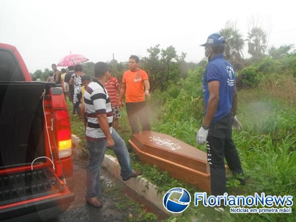 Colis&atilde;o entre carro e moto deixa v&iacute;tima fatal na BR 230.(Imagem:FlorianoNews)