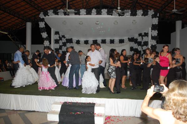 Escola Pequeno Príncipe realizou festa de formatura com alunos