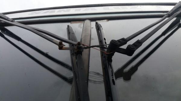 PRF flagra para-brisa amarrado com arame em Teresina em fiscalização