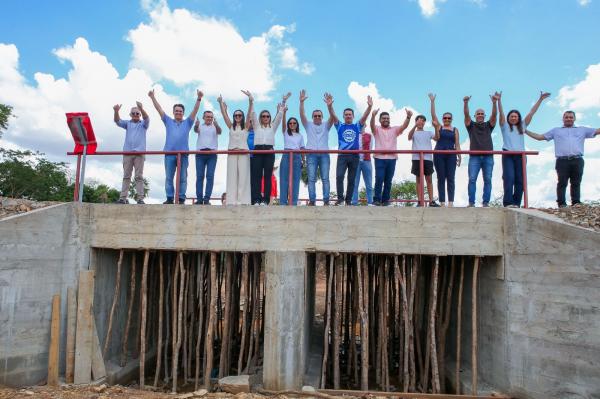 Em Caraúbas do Piauí, Ciro Nogueira inaugura obras juntamente com prefeita petista Andressa Leal(Imagem:Ascom)