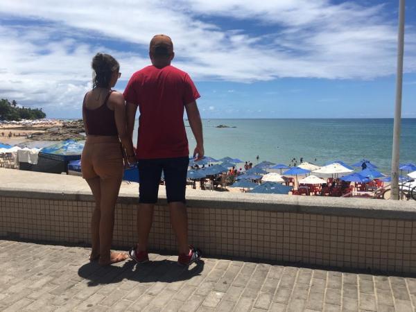 Suspeito de estuprar piauiense durante assalto em praia de Salvador se apresenta à polícia