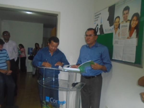 Assinado termo de conv&ecirc;nio para constru&ccedil;&atilde;o da sede do COREN-PI em Floriano.(Imagem:FlorianoNews)
