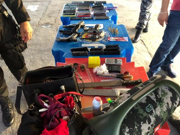  Pol&iacute;cia Militar prende 21 pessoas em flagrante e apreende armas, drogas e carros na Zona Norte de Teresina.(Imagem:Divulga&ccedil;&atilde;o/PMPI )