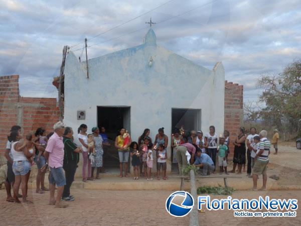 Levantamento do Mastro d&aacute; inicio aos festejos de Bom Jesus da Lapa na localidade Tabuleiro do Mato.(Imagem:FlorianoNews)