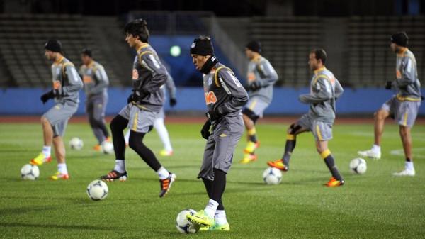 Jogadores fazem treinamento leve no Est&aacute;dio Internacional de Yokohama.(Imagem:Ag&ecirc;ncia EFE)