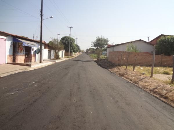 Obras de pavimenta&ccedil;&atilde;o na Av. Santos Dumont est&atilde;o em andamento.(Imagem:FlorianoNews)