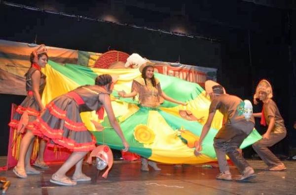 Jovens de Floriano representam a cidade e apresentam seus talentos em teatro de Teresina?.(Imagem:M&eacute;rito Juvenil )