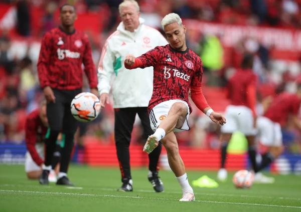 Antony é afastado pelo Manchester United após acusações de agressão