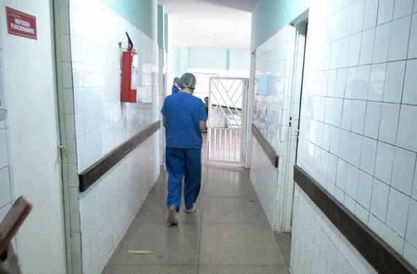 CRM-PI flagra profissionais sem EPIs básicos na ala Covid e incinerando lixo hospitalar