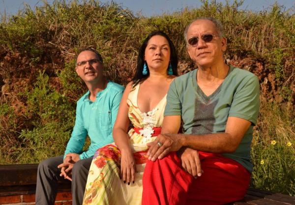 Enrico Di Miceli, Patrícia Bastos e Joãozinho Gomes expõem "timbres e temperos" do Amapá em disco em