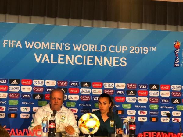 Vadão confirma Marta como titular contra a Itália, mas craque não se garante o jogo todo