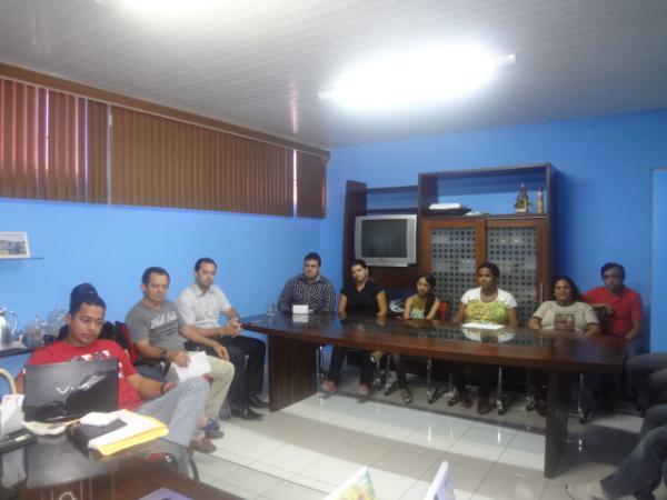 Prefeito de Bar&atilde;o de Graja&uacute; realiza reuni&atilde;o como secretariado.(Imagem:FlorianoNews)