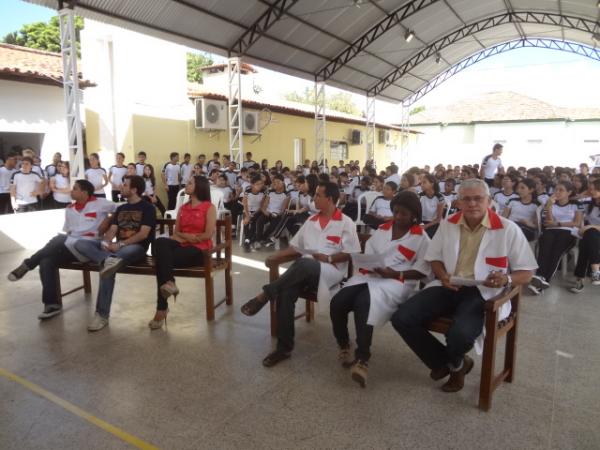 Col&eacute;gio Impacto realizou exposi&ccedil;&atilde;o de Qu&iacute;mica. (Imagem:FlorianoNews)