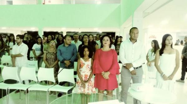 Apresenta&ccedil;&atilde;o musical marca abertura da XII Semana de Enfermagem da FAESF.(Imagem:FlorianoNews)