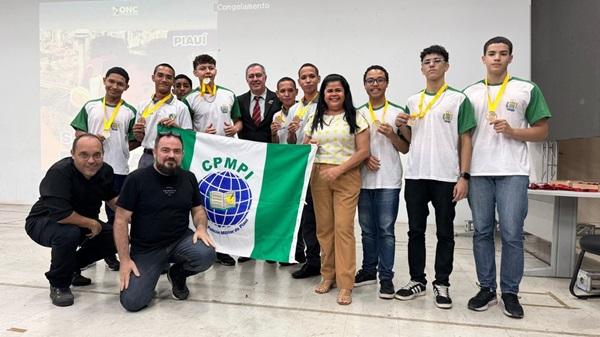Estudantes da rede estadual recebem medalhas da Olimp&iacute;ada Nacional de Ci&ecirc;ncias em Teresina.(Imagem:Reprodu&ccedil;&atilde;o)