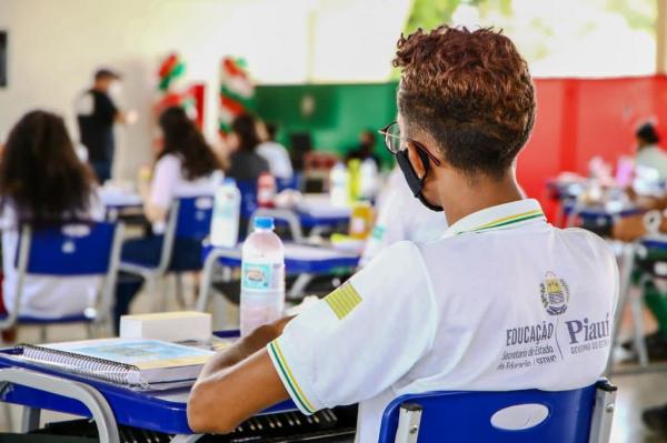 Projeto propõe bônus para estudantes que concluíram ensino médio no Piauí