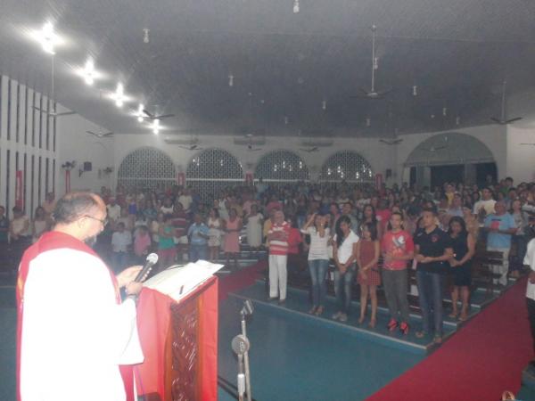 Solenidade de Pentecostes reuniu centenas de fieis em Floriano