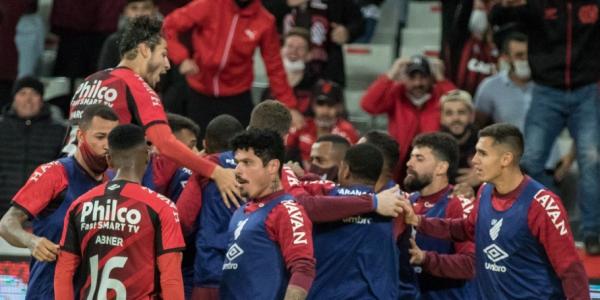 Athletico-PR e Flamengo empatam primeiro jogo da semifinal da Copa