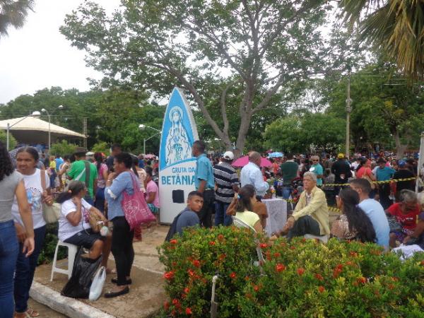 Caravana de Floriano participa de romaria à Gruta da Betânia, em Monsenhor Gil