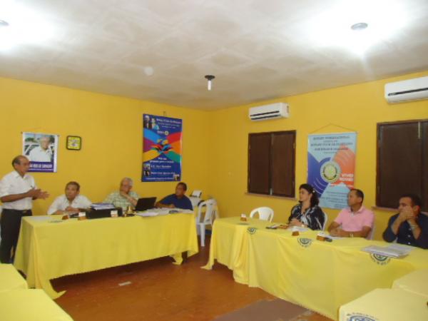 Rotary Clube de Floriano debate estratégias de trabalho para 2016