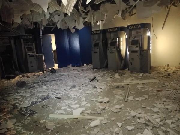 Criminosos explodem agência da Caixa Econômica e fogem sem levar dinheiro em Teresina