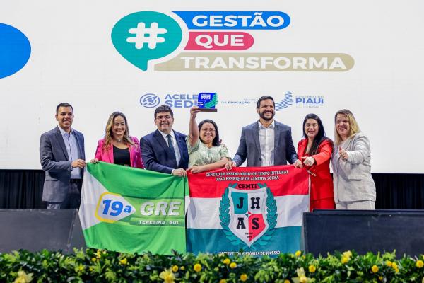 Governador premia 50 escolas de melhor desempenho com 14&ordm; sal&aacute;rio para servidores e valor de um sal&aacute;rio para estudantes(Imagem:Gabriel Paulino)