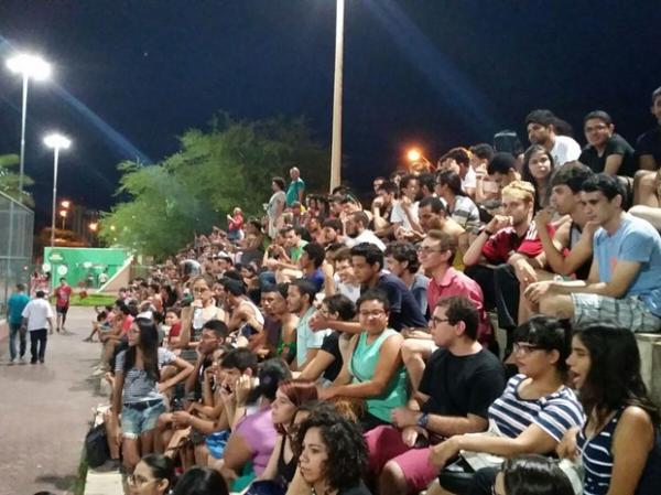 Gaymada atraiu centenas de pessoas at&eacute; o Parque Potycabana, em Teresina.(Imagem:Luan Matheus/TV Clube)