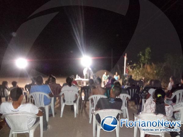 Moradores participaram de missa na localidade rural &Aacute;gua Boa. (Imagem:FlorianoNews)