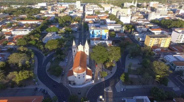 Suspeito de assalto é baleado e morto após trocar tiros com vítima, no Centro de Teresina