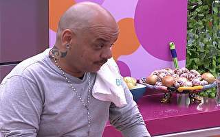 João Carvalho fala sobre seus relacionamentos amorosos para Kelly