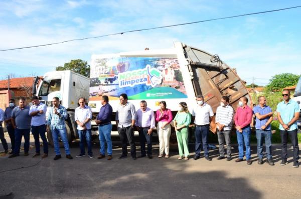 Prefeito Antônio Reis abre a campanha "Nosso bairro é Limpeza"