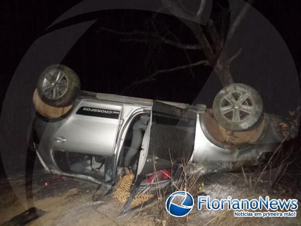 Animal na pista provoca acidente na BR-230 pr&oacute;ximo a Bar&atilde;o de Graja&uacute;. (Imagem:FlorianoNews)