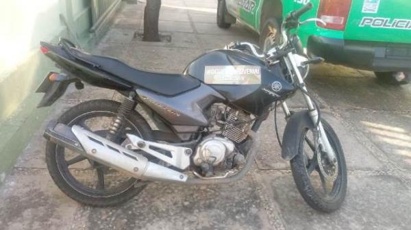 Motocicleta tomada de assalto é abandonada momentos depois em Floriano