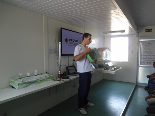 Caminh&atilde;o escola leva conhecimento sobre energia a estudantes florianenses.(Imagem:FlorianoNews)